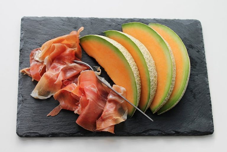 Manger de la pastèque le soir : bonne ou mauvaise idée ?